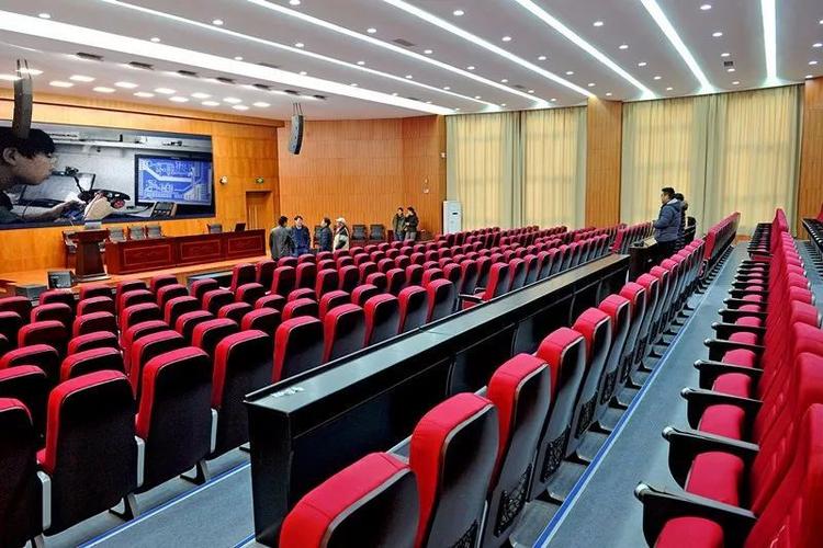 多功能报告厅 集成多媒体、录制与远程视讯的智能会议教学解决方案
