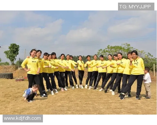 赵继伟妻子晒合照:马年大吉 我们给大家拜年啦 赵继伟妻子晒合照:马年大吉 我们给大家拜年啦